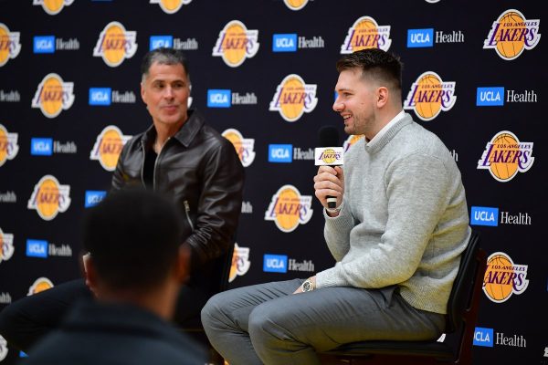 Los Ángeles Lakers triunfan sobre los Clippers en el Intuit Dome, con Luka Doncic desde el banquillo (+ Detalles)