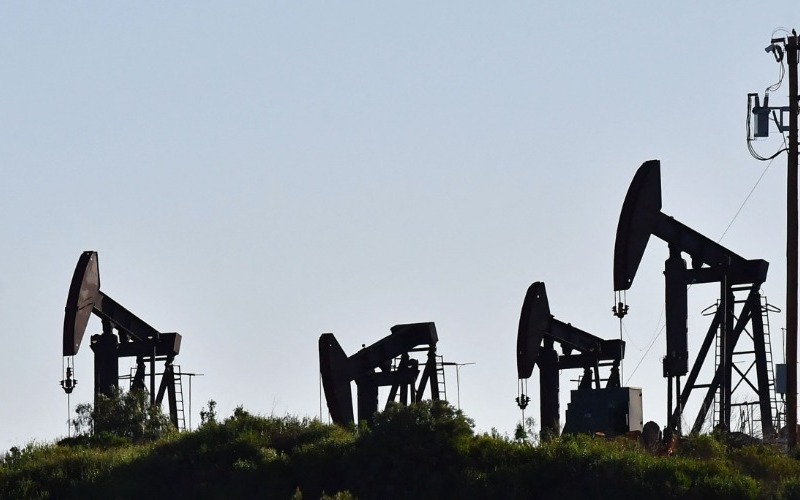Petróleo de Texas cae más del 3 % tras vaivenes arancelarios de EEUU con Canadá y China