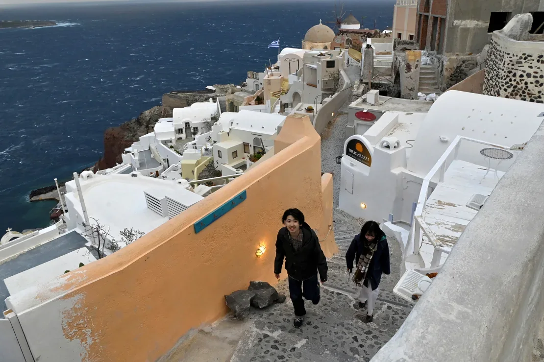 Declaran estado de emergencia en Santorini tras fuerte temblor en medio de días de actividad sísmica