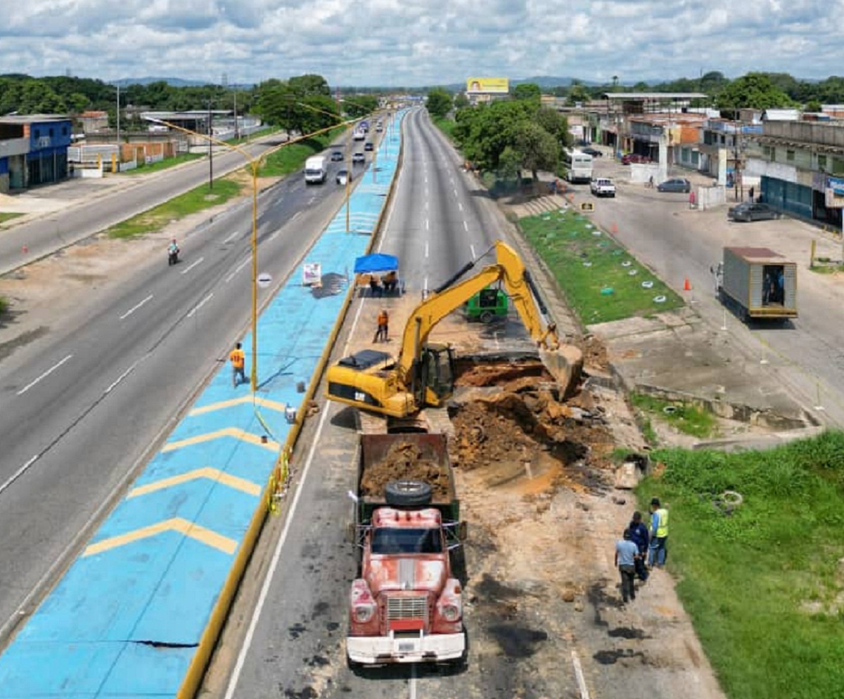 Avanzan trabajos de reparación de falla de borde en autopista Valencia-Campo de Carabobo (+ Fotos)