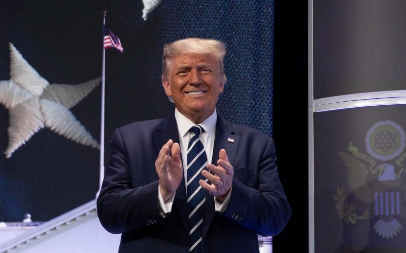 Donald Trump anuncia la creación de una «tarjeta dorada» para atraer a millonarios a EE.UU.