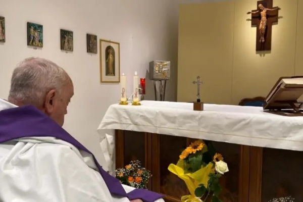 El Papa Francisco fue visto por primera vez desde que ingresó en el hospital (+ Detalles)