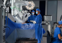 El ‘Da Vinci’ de los hospitales españoles: así es el sistema robótico que facilita las operaciones del cáncêr de colon