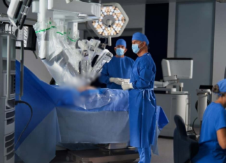 El ‘Da Vinci’ de los hospitales españoles: así es el sistema robótico que facilita las operaciones del cáncêr de colon