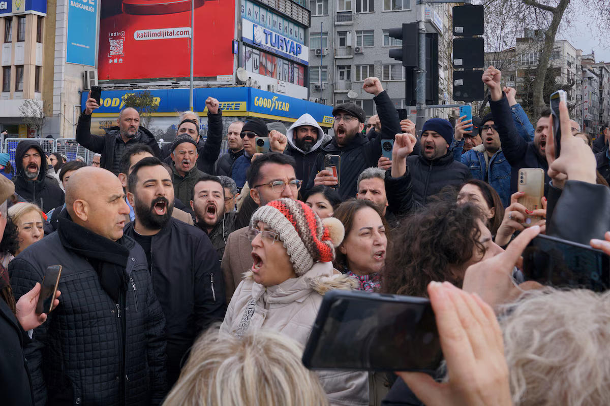 Prötestas en Estambul y caída de la bolsa turca tras la detënción del Alcalde opösitor a Erdogan