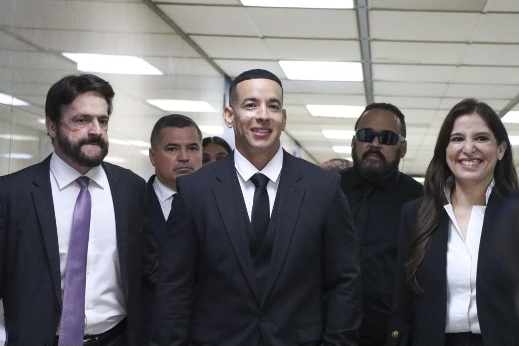 Daddy Yankee pide finalizar plêito corporativo contra su exesposa Mireddys González