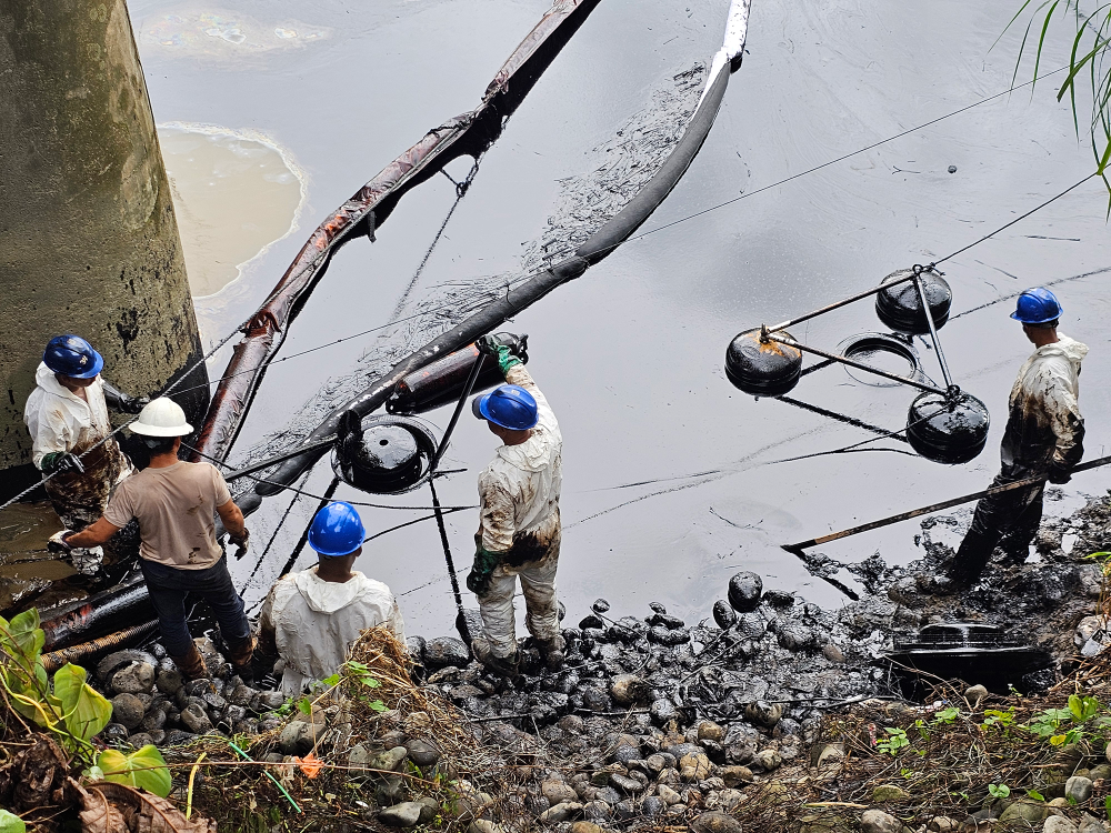 Ecuador declara emergëncia en sistema de oleoducto tras avëría y dërrame; aplaza envíos