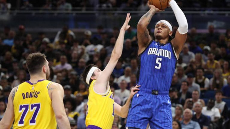 Los Angeles Lakers salen derrötados por tercera vez consecutiva este lunes