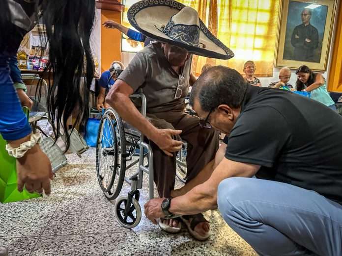 Brindan atención a abuelos de la casa hogar San Vicente de Paul en Cumaná