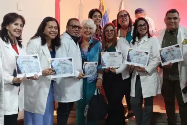 El Sistema Público Nacional de Salud reconoce la trayectoria de médicos en el Hospital General Domingo Luciani en el estado Miranda (+ Fotos)