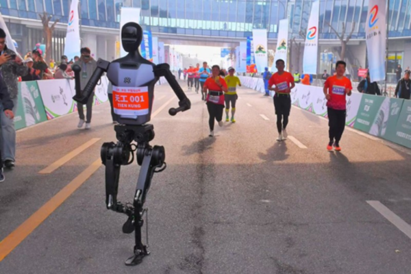 Robots humanoides y humanos competirán juntos en una media maratón en Pekín (+ Detalles)