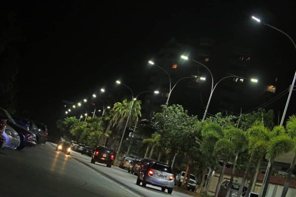 En Lechería instalan más 100 nuevas luminarias LED para reforzar la seguridad ciudadana y contribuir con el medio ambiente