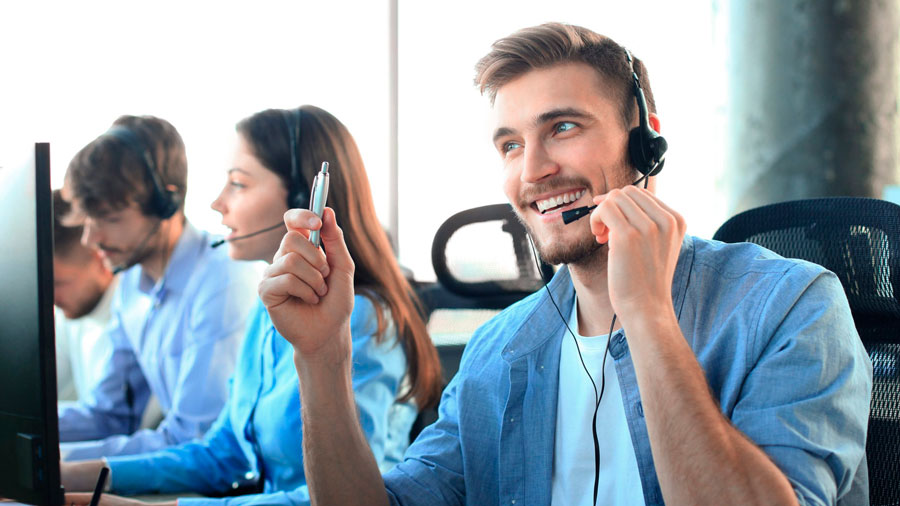 El call center más grande del mundo elimina el acento de sus empleados con IA