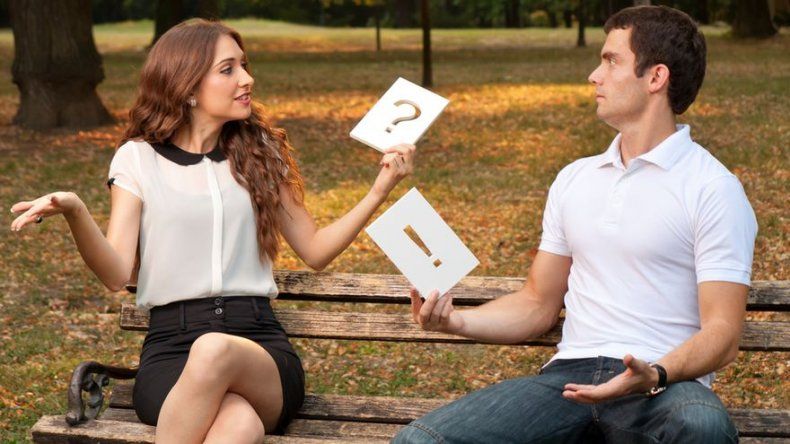 ¿Realmente las mujeres hablan más que los hombres? Un estudio lo explica