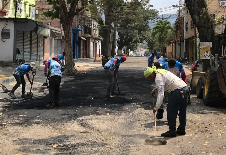Autoridades realizan plan de asfaltado en tres municipios del occidente de Carabobo