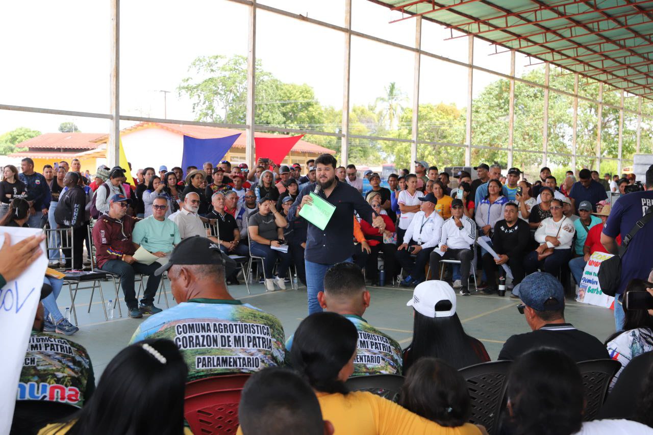 Gobernador Ernesto Luna realizó gabinete comunal en Los Barrancos de Fajardo (+ Fotos)