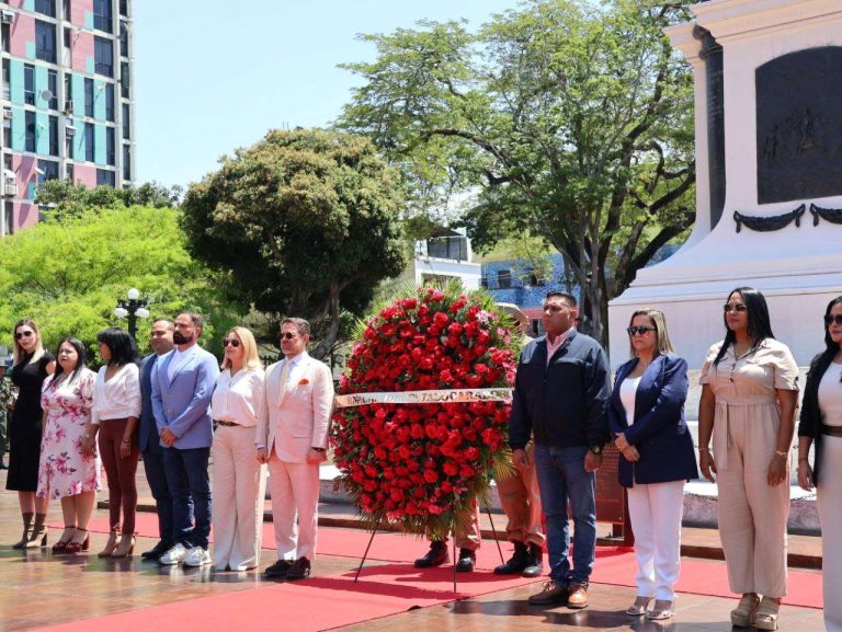 ¡Con homenaje cívico-militar y ofrenda floral! Valencia conmemoró sus 470 años de fundación 