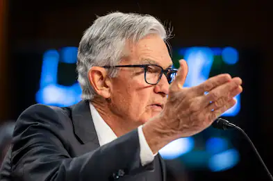 Fed mantiene tasas en Estados Unidos, pero prevé menor crecimiento y más infläción