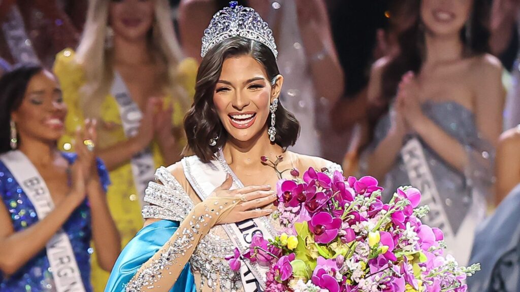 Miss Universo le obsequió a Sheynnis Palacios la corona de su reinado (+ Detalles)