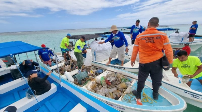 En el Zulia pescadores artesanales sanean el Lago de Maracaibo para proteger el medio ambiente
