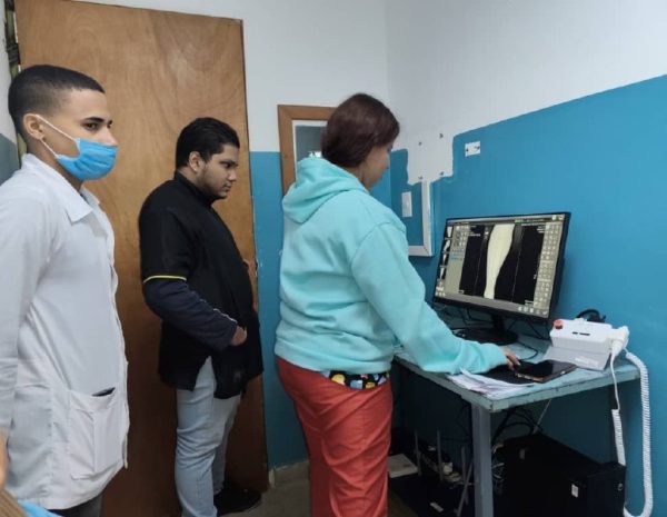 CDI Dora Mercedes González en la Guaira estrena moderno equipo de rayos X digital