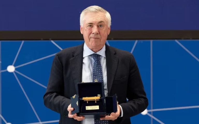 Ancelotti suma su cuarto premio de «Banquillo de Oro» especial de la Federación Italiana de Fútbol ( FIGC )