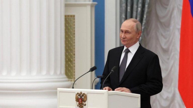 Putin propone introducir un gobierno «temporal» en Ucrania para celebrar elecciones y negociar la paz