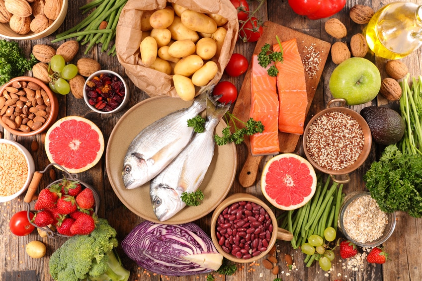 Estos son los alimentos indispensables que no pueden faltar en tu mesa para una dieta saludable