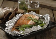 Conoce los alimentos que no debes cocinar en papel aluminio, un riesgo para tu salud