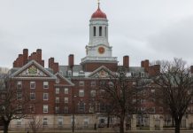 Gobierno de Donald Trump podría aplicar veto a estudiantes extranjeros de Harvard, si la universidad no les facilita sus documentos