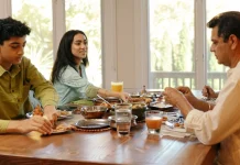 Cómo comer más despacio y con más atención durante la cena (+ Detalles)