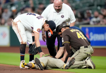 El jugador venezolano Luis Arráez está estable tras ser hospitalizadö por fuerte choquë en primera base