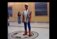 J Balvin fue detenido antes de su show en Boston. Estaba disfrazado de Spiderman (+ Detalles)