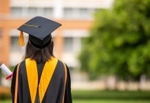 Generación Z: La mayoría de los graduados de la universidad consideran que fue una «pérdidä de dinero»