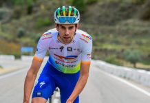 Steff Cras conquista Llanes y lidera la Vuelta a Asturias en su centenario