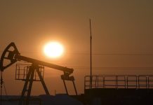 Precio del crudo Brent cae a su nivel más bajo en cuatro años por los aranceles