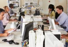 Las personas que laboran en oficina necesitan hacer ejercicios para contrarrestar el impacto de estar sentados, según estudio