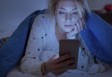 Pasar más de tres horas diarias frente a las pantallas podría aumentar el riesgo de problêmas de salud mental