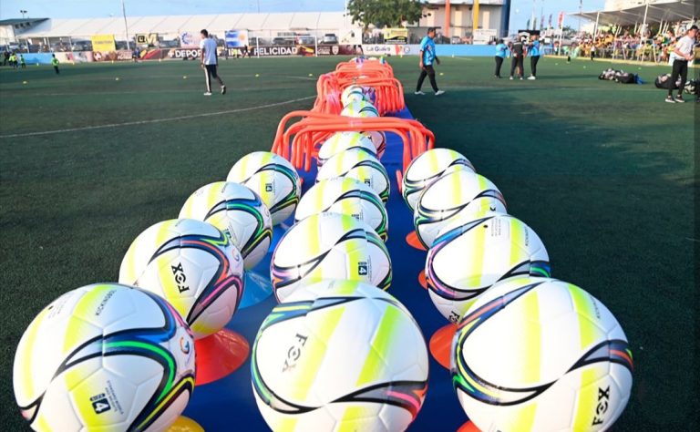 Organizaciones deportivas reciben insumos en La Guaira (+ Fotos)