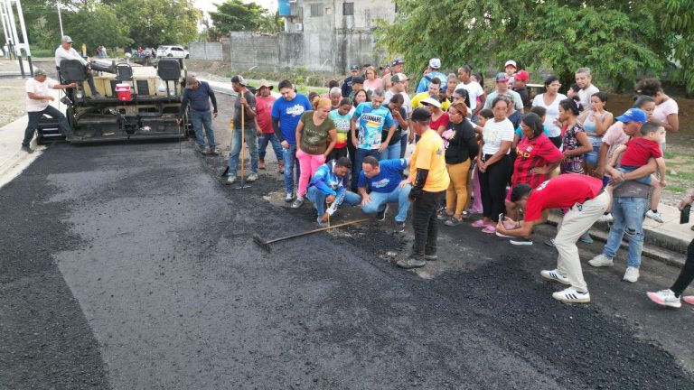 Plan Mi Barrio Bien Asfaltado: 300 Toneladas de asfalto fueron colocados en AVV 4F en Guanare (+ Fotos)