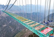 ¡China Inaugurará el puente más alto del mundo en junio, acortando un viaje de horas a minutos!