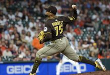 Robert Suárez asestó otro salvado para los Padres de San Diego