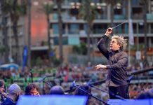 Gustavo Dudamel estuvo presente este sábado en el escenario de Coachella junto a la Filarmónica de Los Ángeles