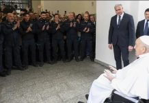 El Papa Francisco donó 200.000 euros de su cuenta personal a presös antes de mörir