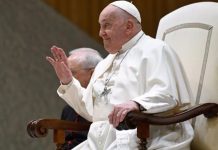 El Papa en meditaciones del vía crucis: «La economía de Dios no matä, ni aplastä»