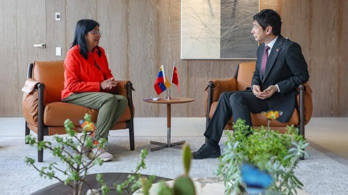 delcy-rodriguez-y-embajador-de-china-cortesia-39762