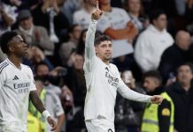 Un gol de último minuto de Valverde mantiene al Real Madrid con vida en Liga española