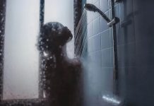 Un baño nocturno: Un hábito sencillo para una vida más larga y mejor descanso
