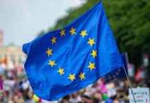 La Unión Europea propone establecer aranceles del 25% a productos de Estados Unidos, como respuesta a Donald Trump
