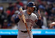 José Altuve superó a otro miembro histórico del Salón de la Fama en cuanto a la cantidad de imparables conectados en la MLB